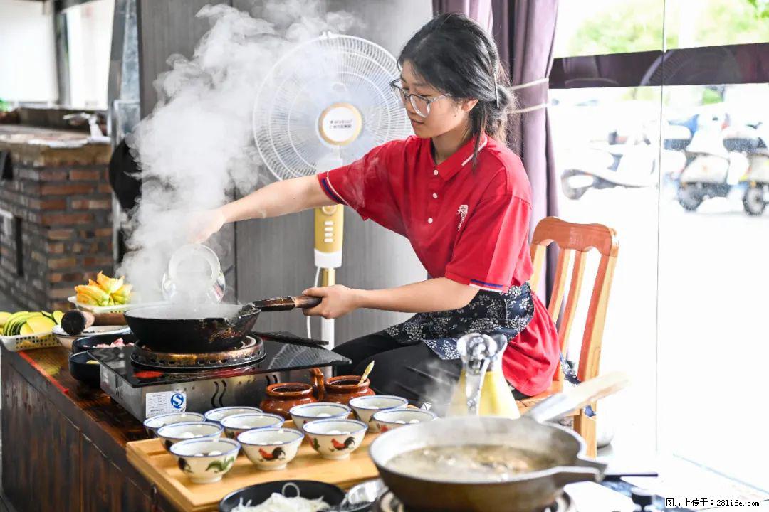 全网追的“扁担女孩”，找了一份暑假工，时薪12元 - 长沙生活资讯 - 长沙28生活网 cs.28life.net